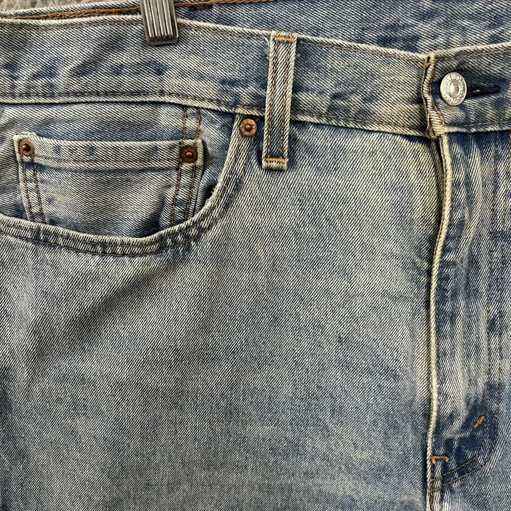Levis Jeans Mens 38x34 Blue Denim 550 Relaxed Fit American Work Wear Light Wash